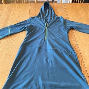 Title  nine size small hooded dress
